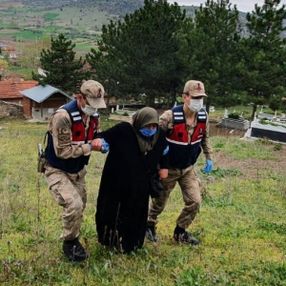 Şehit oğlunun mezarına Ramazan öncesi son kez gitti