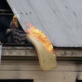 Arjantin'de ev hapsi isteyen mahkumlar ayaklandı