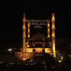 Vakıf camilerinde 'kandiller' bu yıl sağlık için yanıyor