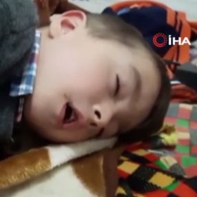 Sahura kalkan ufaklığın uyukuyla imtihanı
