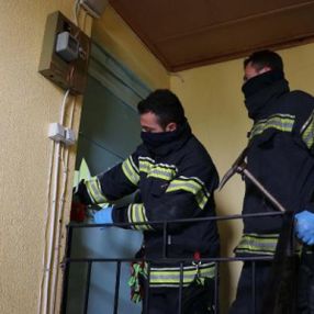 Denizli'de, öldü sanılan yaşlı adamın kapısını kırdılar