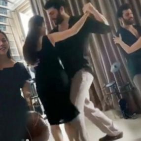 Can Yaman'dan annesine tango dersi