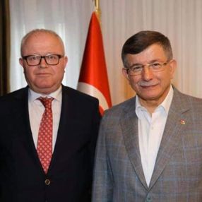 Gelecek Partili Başkan kumar baskınında yakalandı