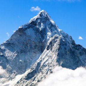 Everest Dağı'na 5G baz istasyonu kuruldu