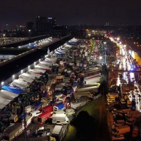 Bayrampaşa Sebze ve Meyve Hali gece doldu taştı
