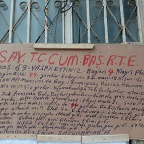 Tekirdağlı vatandaştan Cumhurbaşkanı'na kartonlu mesaj