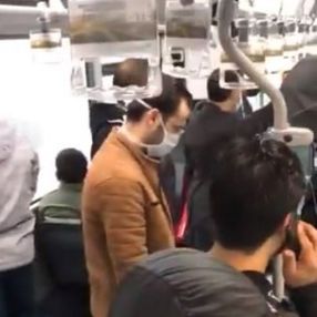 İstanbul'da sosyal mesafesiz metrobüs yolculuğu