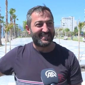 Konyaaltı sahilini boş görünce dayanamadı, cezayı yedi
