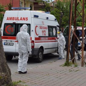 Hastaneden kaçan koronavirüs şüphelisi evinde bulundu