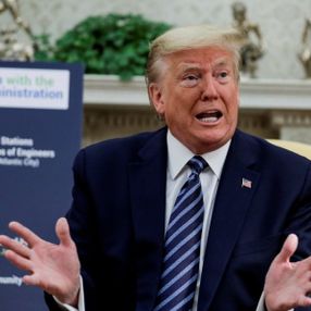 Trump koronavirüs salgınını tam 44 kez hafife aldı