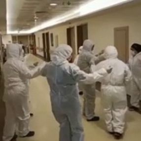 Korona hastaları azalınca erik dalı oynadılar