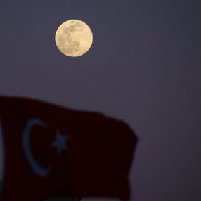 Dünya'dan Süper Ay manzaraları