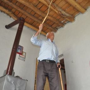Hakkari'de bir evi yılanlar bastı