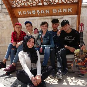 Sivas’ta bir grup genç izinlerini şarkı söyleyerek geçirdi