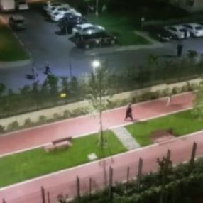 Başakşehir'de yasağa uymayanlar parkta yürüyüş yaptı