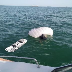Mersin'de, denizde mahsur kalan sörfçü kurtarıldı