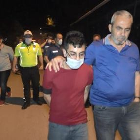 Bursa'da kısıtlamada polisten kaçarken yakalandı
