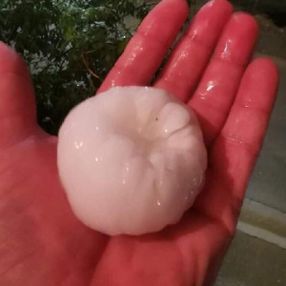 Mamuşa'ya beyzbol topu büyüklüğünde dolu yağdı
