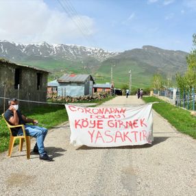 Muşlu muhtar kontrol noktası kurdu, ateş ölçtü