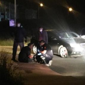 Kaldırıma çarpan alkollü sürücü, girdiği tarlada sızdı