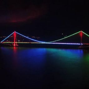 Galata Kulesi ve köprüler Azerbaycan renkleriyle süslendi