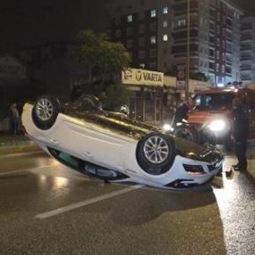 Takla atan otomobilden sağ salim kurtuldu