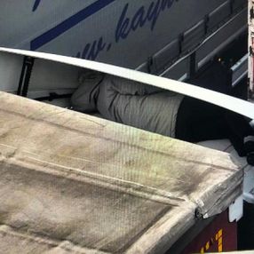 Tırda gizlenip, sınırı kaçak geçmek isterken yakalandı