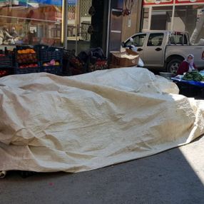 İzmir’de pazarcı kadın şalvarın içinde doğum yaptı