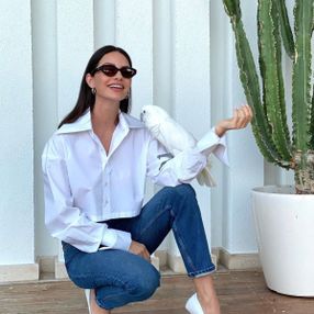 Yasemin Özilhan'dan papağanlı kombin