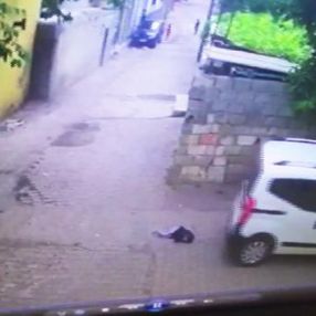 2 yaşındaki çocuk araç altında kalarak, can verdi