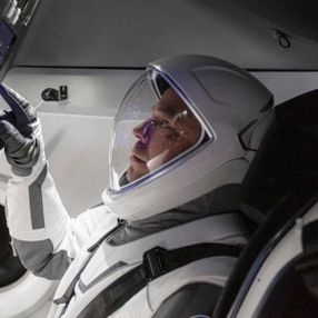 SpaceX ve NASA'nın astronot taşıyan roketi fırlatıldı