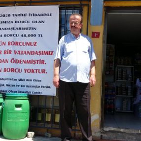 Hayırsever, mahallelinin 20 yıllık veresiye borcunu ödedi