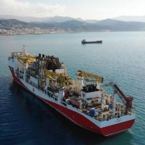 Tükiye'nin illk yerli sondaj gemisi Fatih, Trabzon'da