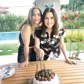 Nilüfer, Ayşe Nazlı genç kız oldu