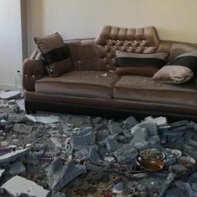Mersin'de evin tavanı göçtü: 2 yaralı