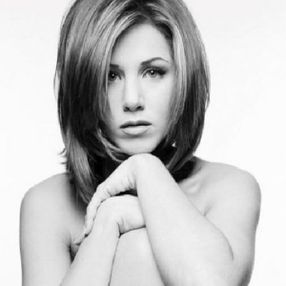 Jennifer Aniston çıplak pozunu açık artırmaya çıkardı