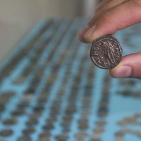 Manisa'da durdurulan araçta yüzlerce tarihi eser bulundu