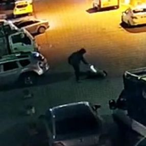 Trabzon'da muhtarın akrabası tarafından vurulma anı