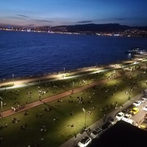 İzmirliler Kordon'a akın etti