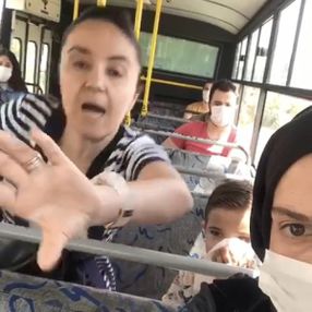 Maskesiz otobüse bindi, ortalığı birbirine kattı