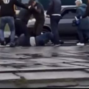 Ukrayna’da yolcular maske uyarısı yapan vatmanı dövdü