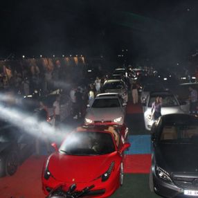 Alanya'da otomobili olanların girdiği parti