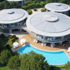 Lüks villada mesafeli tatilin geceliği 10 bin euro