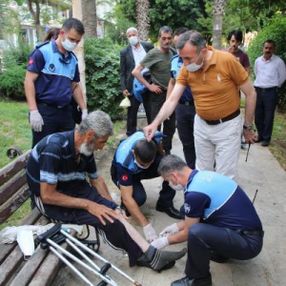 Mersin'de, engelliymiş gibi dilenirken yakalandı