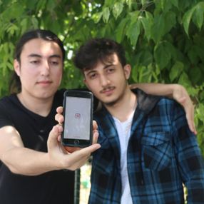 Instagram'ın açığını bulan gençler, ödülü beğenmedi