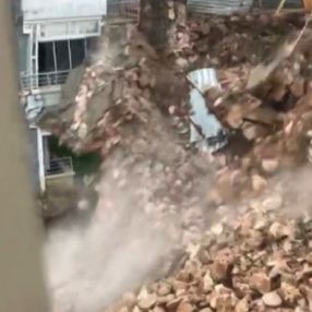 Tokat'ta istinat duvarının çökme anı kamerada