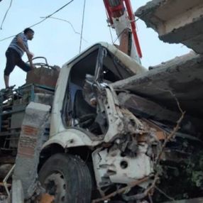 Sakarya’da freni boşalan kamyon eve daldı: 1 ölü 2 yaralı