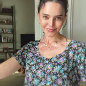 Hande Ataizi'den ev pozu