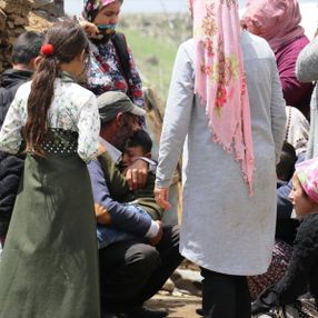 Ağrı'da tandıra düşen kızını kurtarmaya çalışan anne öldü
