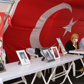 HDP önündeki ailelerin nöbetinde 284 gün geride kaldı